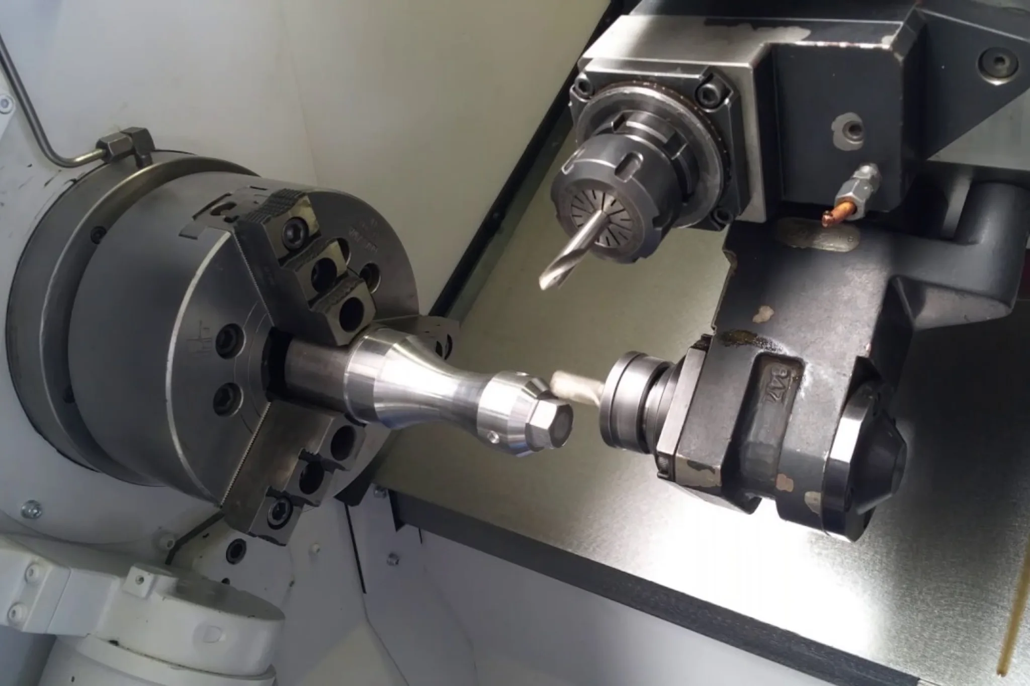 Torneado CNC 50 CNC machilling ensures excellent surface finish